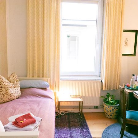 Zimmer In Kuenstlerwohnung Stuttgart Extérieur photo