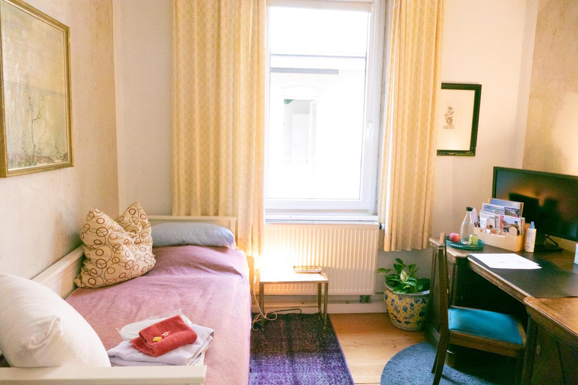 Zimmer In Kuenstlerwohnung Stuttgart Extérieur photo